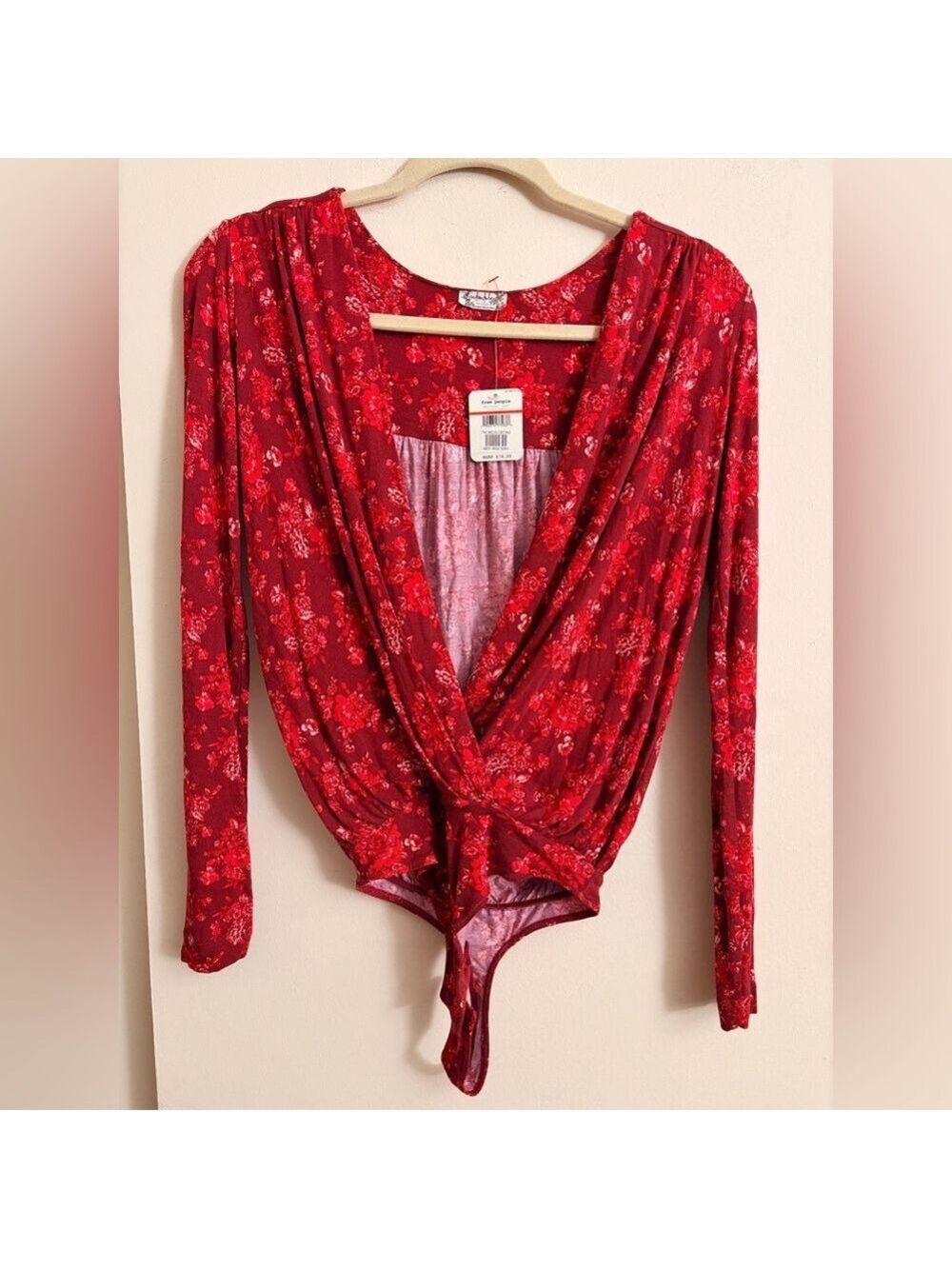 Free People Turnt Red Floral Print Long Sleeve Bodysuit Size XS NWT - Picture 2 of 4